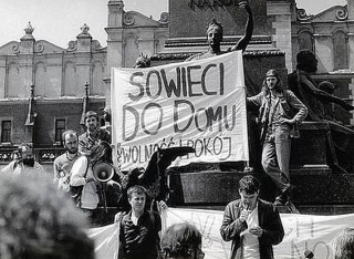 Akcja - Sowieci do domu, 16 maja 1989 r. Rynek w Krakowie [fot. IPN]