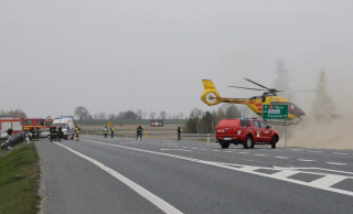 Wypadek na skrzyżowaniu ul. Prężyńskiej z obwodnicą Prudnika [fot.You Tube/Tygodnik Prudnicki]
