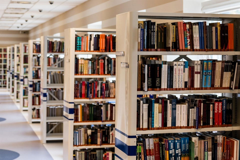 "Biblioteka - miejsce na czasie" hasłem 21. Tygodnia Bibliotek - zobacz, co szykuje się w Opolu! [fot. https://pixabay.com/pl]