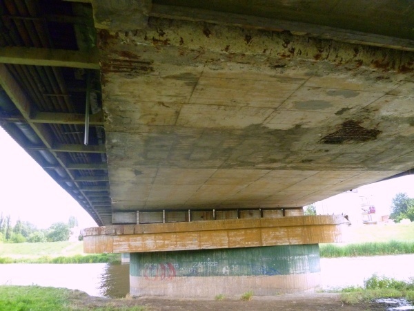 Most na ul. Niemodlińskiej jest w złym stanie