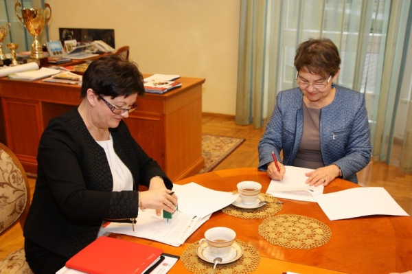Podpisanie umowy o współpracy PWSZ i PUP w Nysie