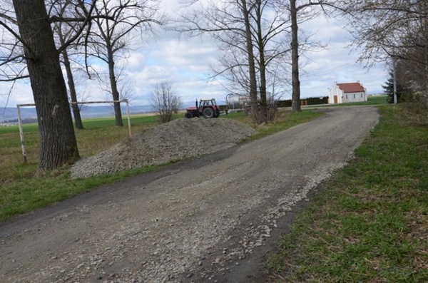 Utwardzanie dróg rolnych w paczkowskiej gminie