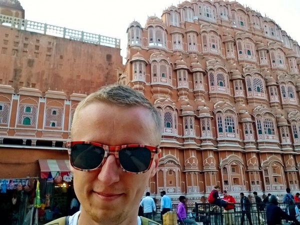 Radzimir Burzyński odwiedził Hawa Mahal, czyli Pałac Wiatrów w mieście Jaipur w Indiach