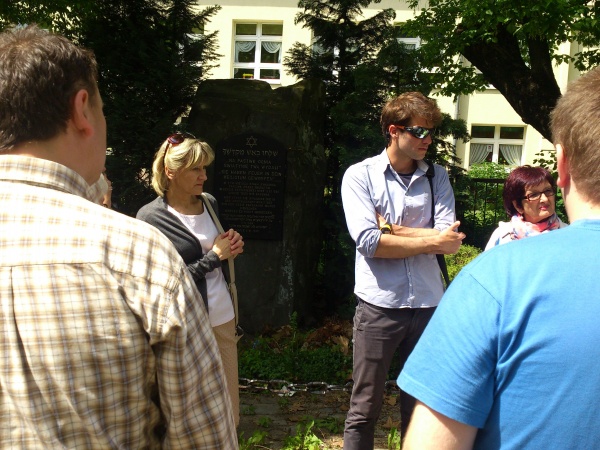 Odwiedzili miejsca związane z historią Żydów w Opolu