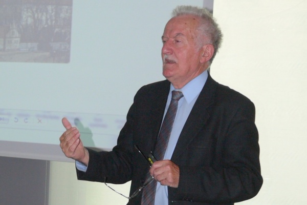  prof. Jan Kubik