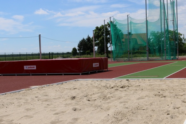  Stadion lekkoatletyczny w Reńskiej Wsi