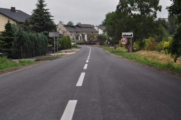 Wyremontowana droga prowadząca do Karchowa