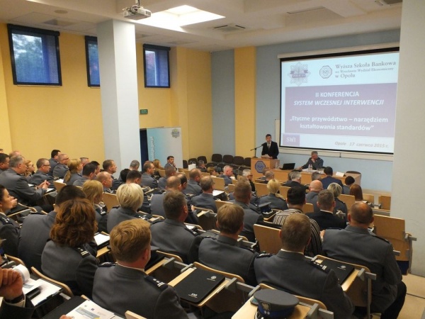 Konferencja z udziałem policjantów i naukowców na WSB w Opolu