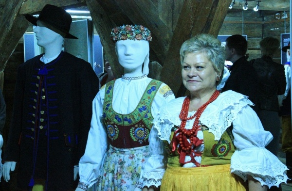 Wystawa strojów ludowych w Muzeu Wsi Opolskiej