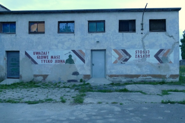 Mural wojskowy na II kampusie Politechniki Opolskiej 