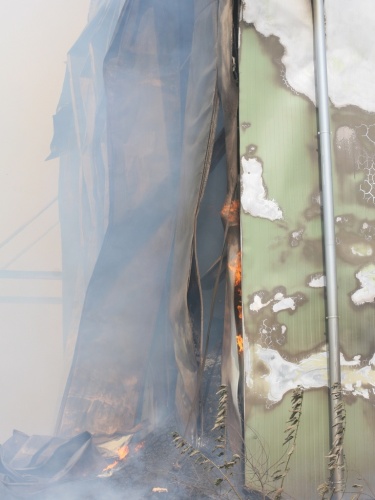 Pożar hali produkcyjnej w Leśnicy