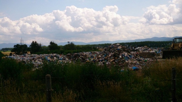 Wysypisko odpadów w Ujeźdźcu koło Paczkowa