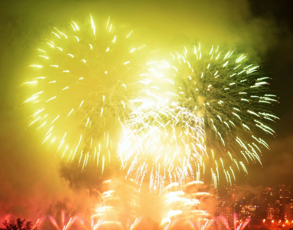 Na dużych, plenerowych imprezach prawo do odpalania fajerwerków ma jedynie organizator [fot. Rodrigo Soldon 2 / Flickr.com]