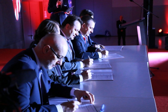 Przedstawiciele rządu i samorządu podpisali list intencyjny w sprawie rozwoju żeglowności Odry [ZDJĘCIA]