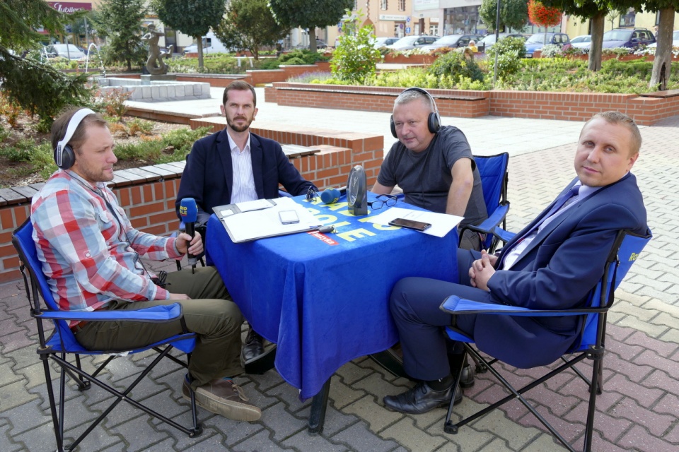 Od lewej: Piotr Wójtowicz, Andrzej Małkiewicz, Marek Świercz i Andrzej Brzezina, Loża Radiowa w Krapkowicach (23.09.2016) [fot. Justyna Krzyżanowska]