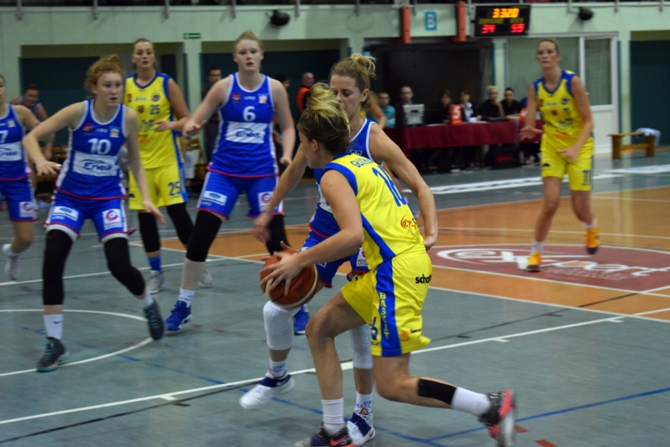 1. liga koszykówki kobiet: MUKS Chrobry Basket Głuchołazy - Enea AZS Poznań [fot. Paweł Konieczny]