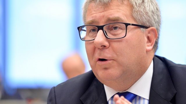 Europoseł PiS Ryszard Czarnecki odwiedzi mieszkańców Grodkowa