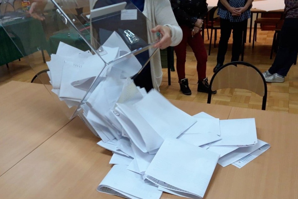Obwodowa Komisja Wyborcza nr 34 w Kędzierzynie-Koźlu wcześnie zakończyła pracę [fot. Jacek Pelczar]