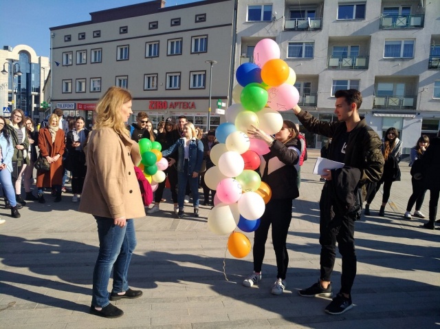 Uczniowie Publicznego Liceum Ogólnokształcącego nr 1 im. Mikołaja Kopernika w Opolu pamiętają o swoim patronie