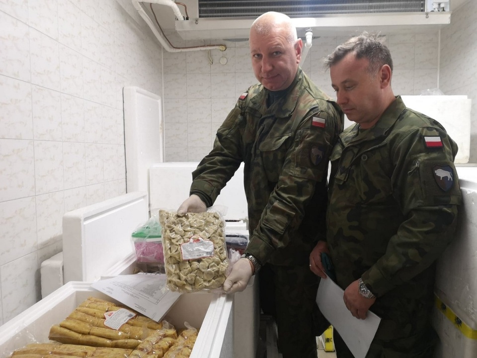 Świąteczny transport z polską żywnością na święta dla żołnierzy na misjach [fot. Katarzyna Doros]