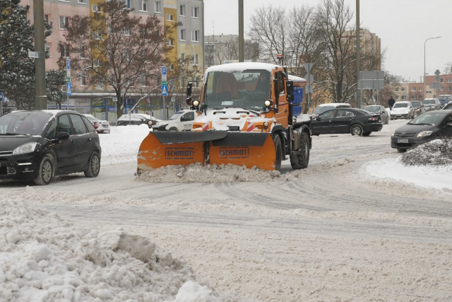 Ostrzeżenie IMGW: Na Opolszczyźnie może dziś spaść nawet 10 centymetrów śniegu. Na drogach będzie ślisko
