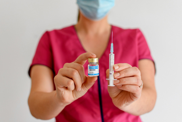 Raport dnia: w opolskim USK rośnie zainteresowanie szczepieniami. Preparat ponownie będzie można przyjąć także przy okazji niedzielnej mszy