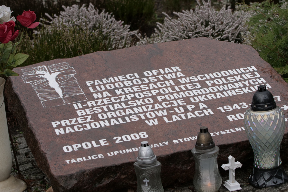 Pomnik pamięci ofiar ludobójstwa na kresach wschodnich [fot. Łukasz Fura]