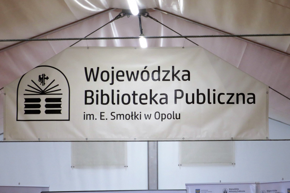 Namiot WOjewódzkiej Biblioteki Publicznej w Opolu [fot. Mariusz Majeran]