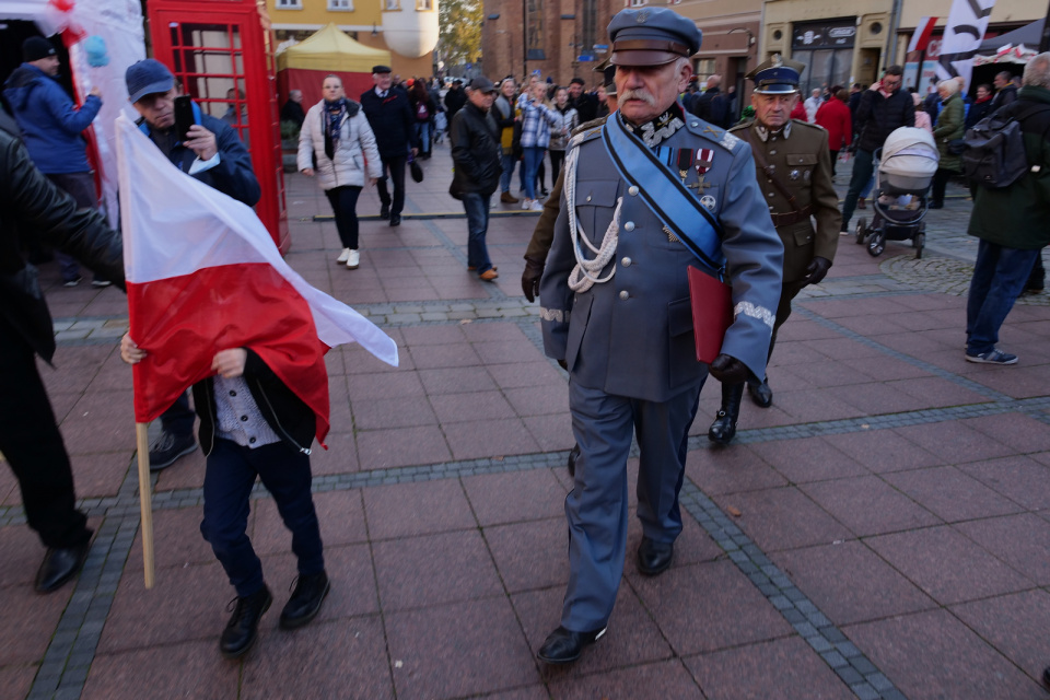 Uroczystości 103. rocznicy odzyskania niepodległości przez Polskę w Opolu [fot. Maciej Marciński]
