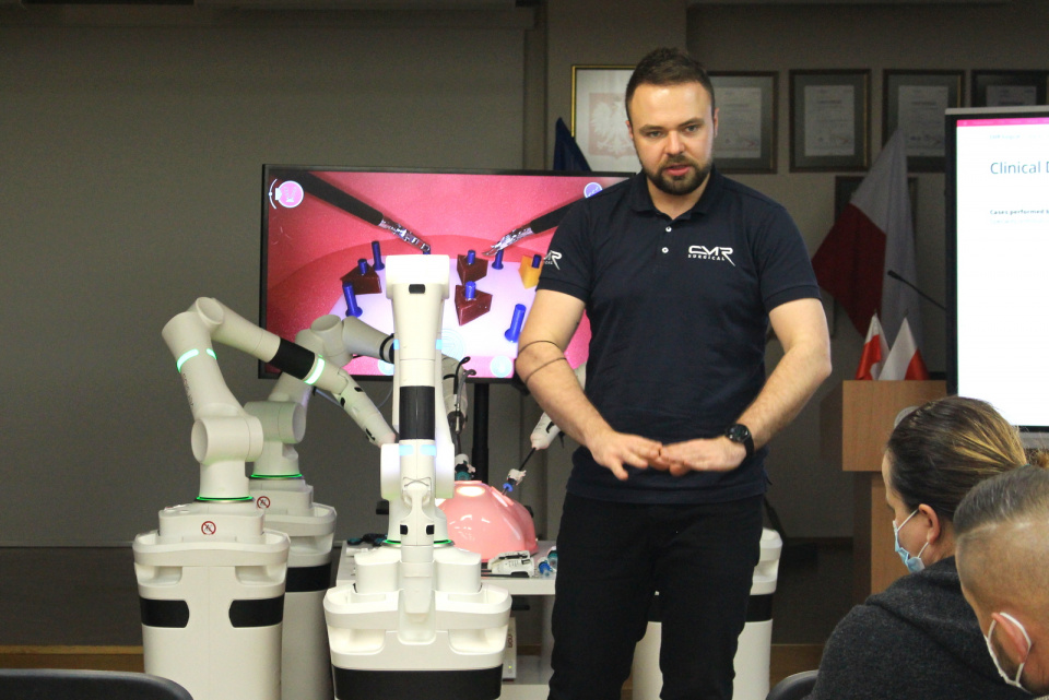 Prezentacja nowego robota chirurgicznego w Uniwersyteckim Szpitalu Klinicznym [fot. Maria Oleksy]