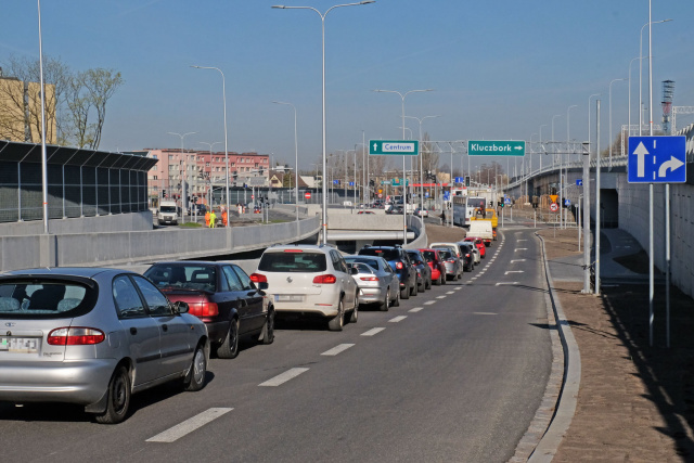 Nowy asfalt do zdarcia Opole utonęło w popołudniowych korkach. Centrum Przesiadkowe Opole Wschodnie częściowo zamknięte [ZDJĘCIA]