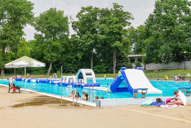 Opolskie akweny i basen letni przygotowane do wakacji. Zostały kosmetyczne prace