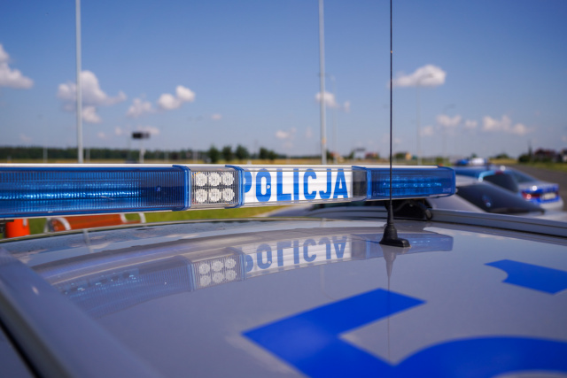 Opole: senior słaniał się na nogach, pomogli policjanci drogówki [FILM]