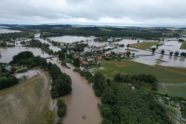 Większość mieszkańców została ewakuowana. Paczków mierzy się z wielką wodą