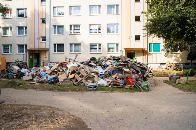 Jeszcze chwila i zaczną się wylęgać myszy. Mieszkańcy Głuchołaz toną w śmieciach