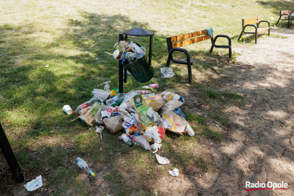 Śmieci na kąpielisku Bolko [fot. Sławomir Mielnik]