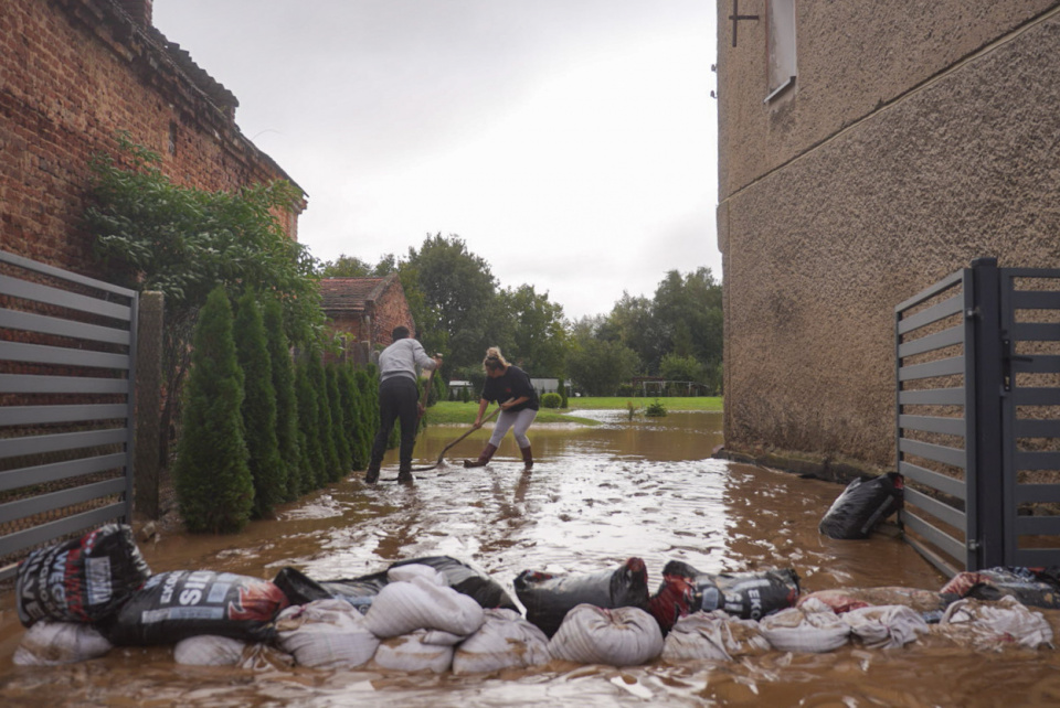 Wielkie sprzątanie we wsi Krzyżkowice (gmina Lubrza) [fot. Jędrzej Łuczak]