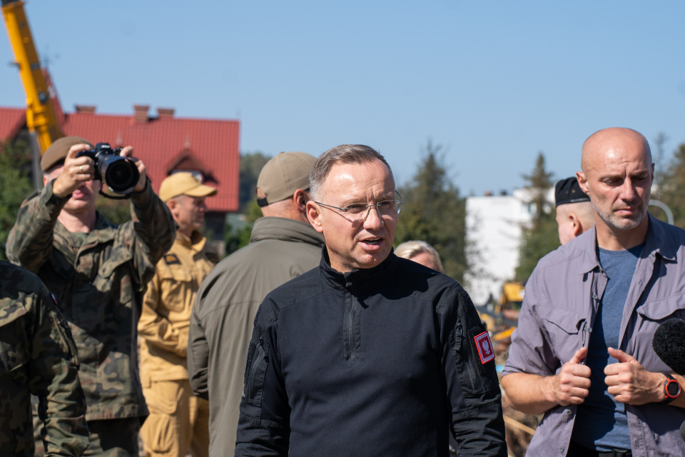 Prezydent Andrzej Duda w Głuchołazach Popowodziowe Głuchołazy [fot. Marcin Boczek]