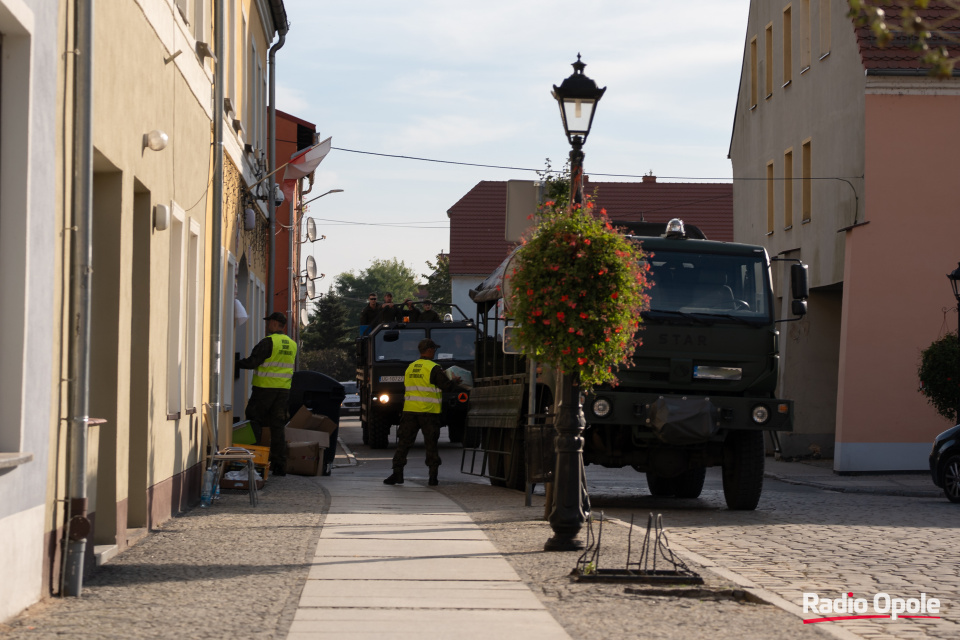 Sytuacja po powodziowa w Lewinie Brzeskim [fot. Jędrzej Łuczak]