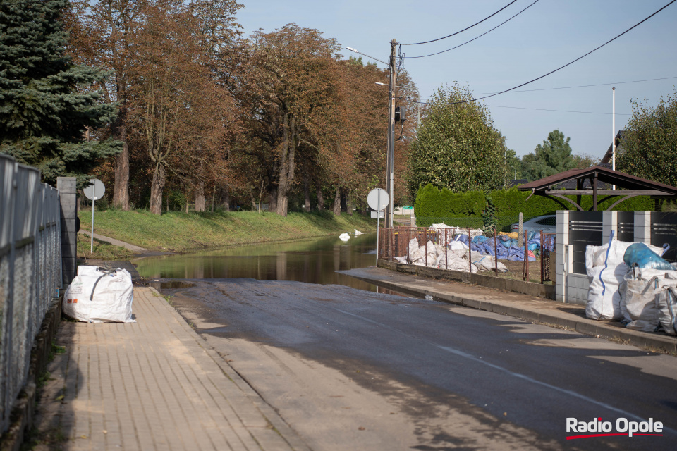 Sytuacja po powodziowa w Lewinie Brzeskim [fot. Jędrzej Łuczak]