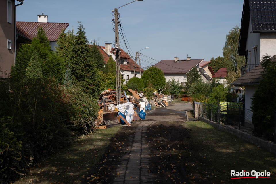 Sytuacja po powodziowa w Lewinie Brzeskim [fot. Jędrzej Łuczak]