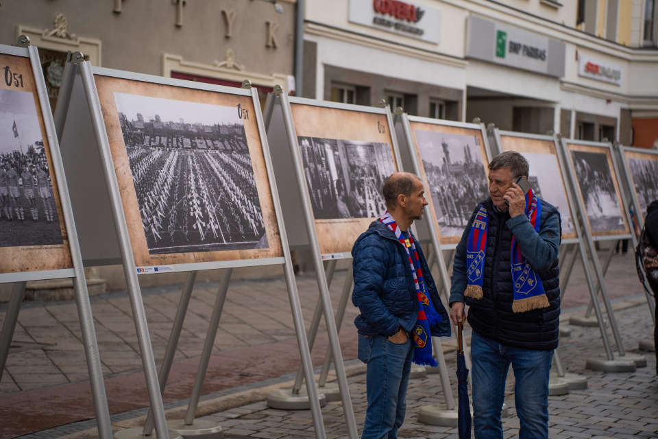 Wystawa fotograficzna "Ostatni mecz na Oleskiej" [fot. Marcin Boczek]