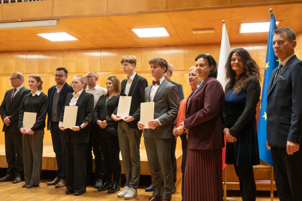 Wręczenie stypendiów premiera dla najlepszych uczniów w województwie [fot. Maja Hładysz]