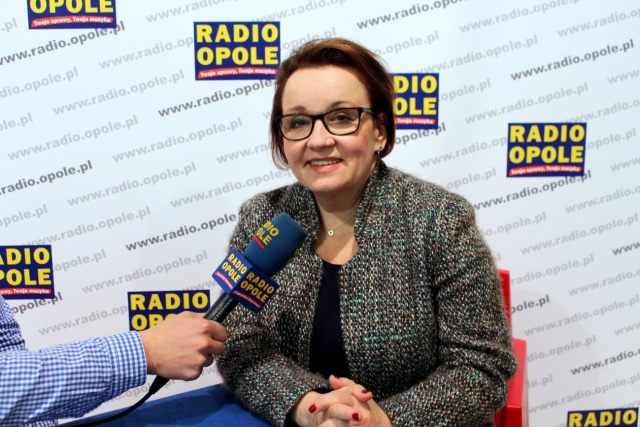 Minister edukacji Anna Zalewska i burmistrz Lewina Brzeskiego Artur Kotara o reformie edukacji