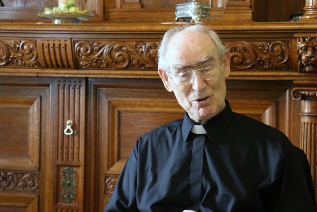 Abp Alfons Nossol o swojej kapłańskiej i biskupiej posłudze, aktywnej emeryturze i zasmucającej kondycji współczesnego świata [FILM]