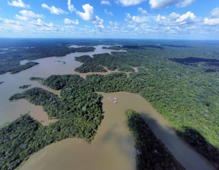 Nasza siedziba zagubiona w rozlewiskach Amazonii [fot. Janusz Słodczyk]
