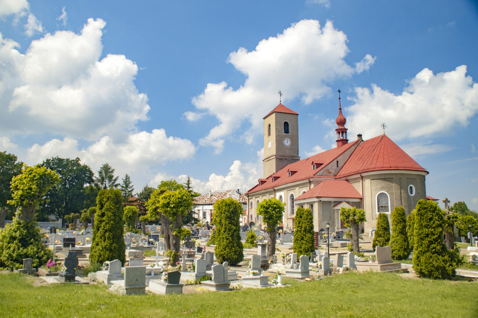 Kościół parafialny w Grobnikach [fot. Paweł Buczek]