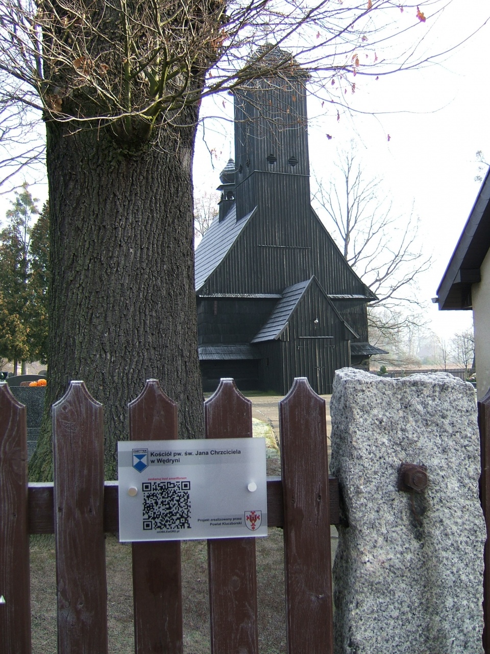 Drewniany kościół św. Jana Chrzciciela w Wędryni [fot. archiwum Starostwo Powiatowe w Kluczborku]