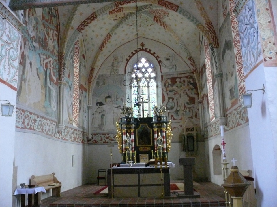 Średniowieczne freski w małujowickim kościele [fot. Józef Środa]