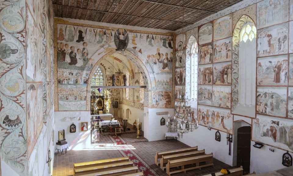 Małujowice, wnętrze kościoła - widok z empory [fot. Mirosław Czoppa]